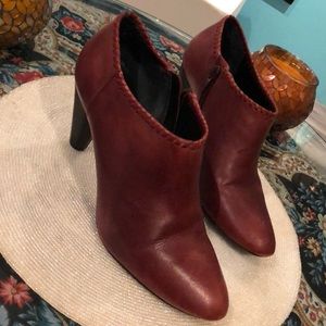 Women’s leather ankle boots. Size 7 1/2. Cognac color. Hand stitched EUC
